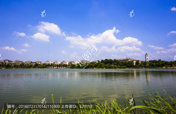 湖邊小區(qū)