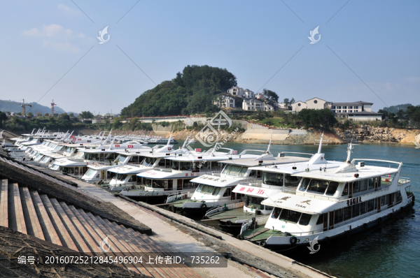 杭州千島湖邊的游船