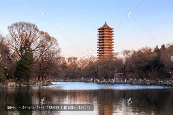 北大校園未名湖博雅塔慈濟寺山門