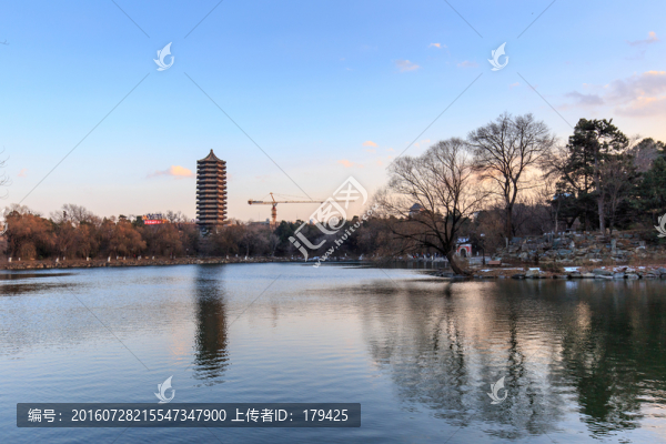 北大校園未名湖博雅塔慈濟(jì)寺山門