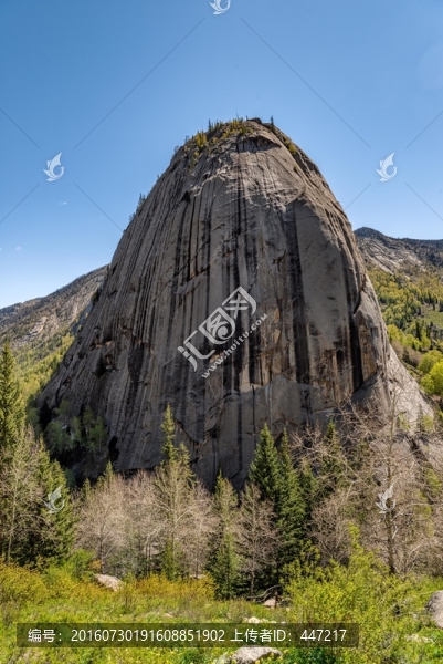 額爾齊斯大峽谷石鐘山
