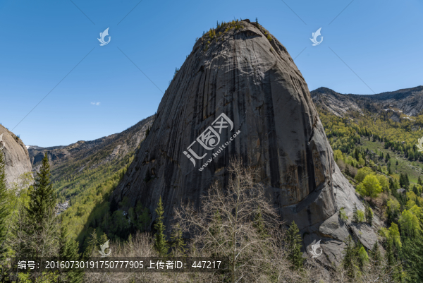 額爾齊斯大峽谷石鐘山