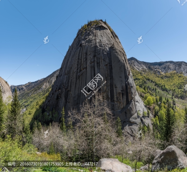額爾齊斯大峽谷石鐘山