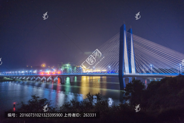 迎客大橋夜景