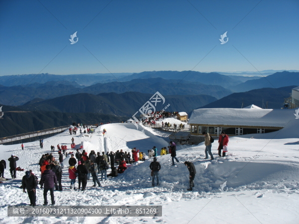 雪山游覽