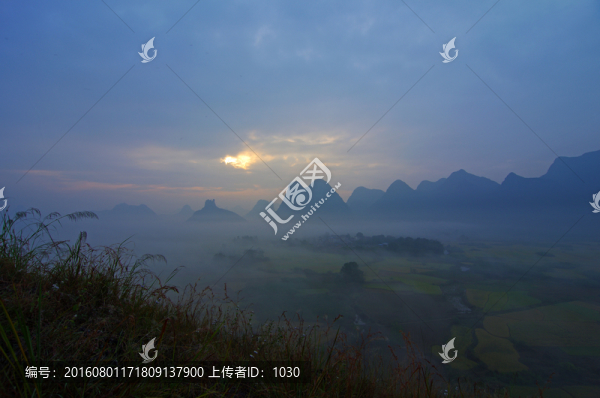 清晨大霧