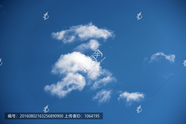 一朵像天狗的白云