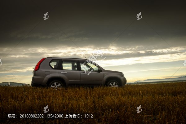 越野車