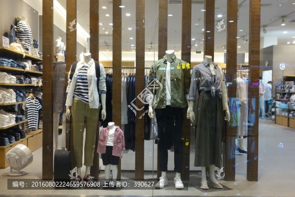 服裝專賣店櫥窗
