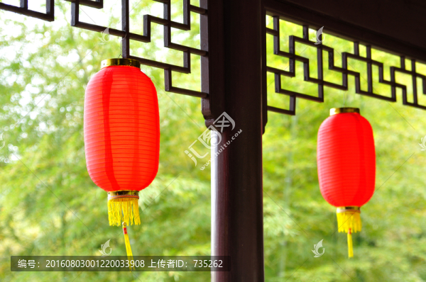 兩只紅色燈籠