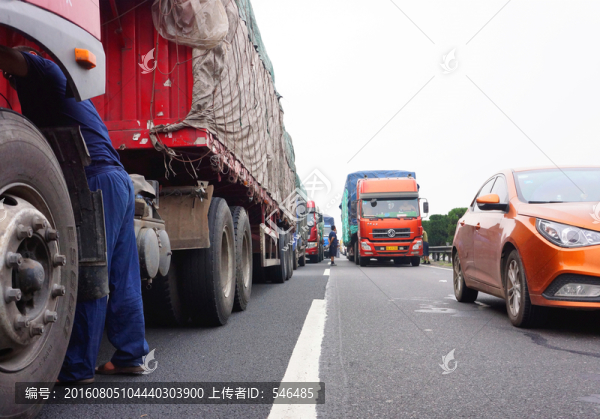 高速路堵車