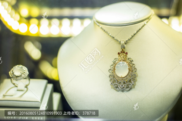 翡翠玻璃種項(xiàng)鏈