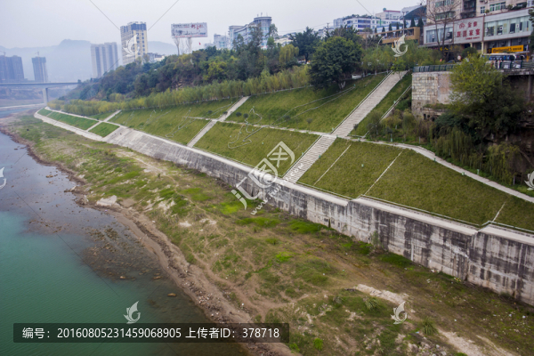 四川省巴中市濱河南路綠化帶