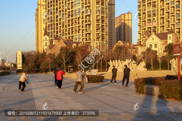 打太極拳的老人
