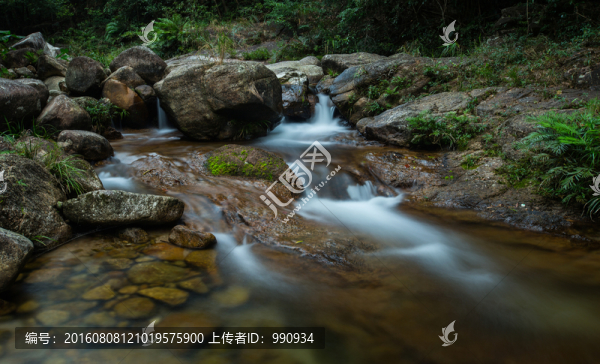 溪水
