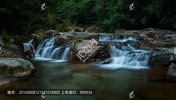 溪水
