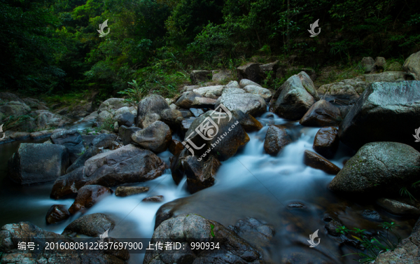 溪水