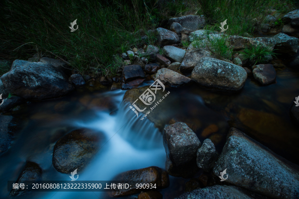溪水