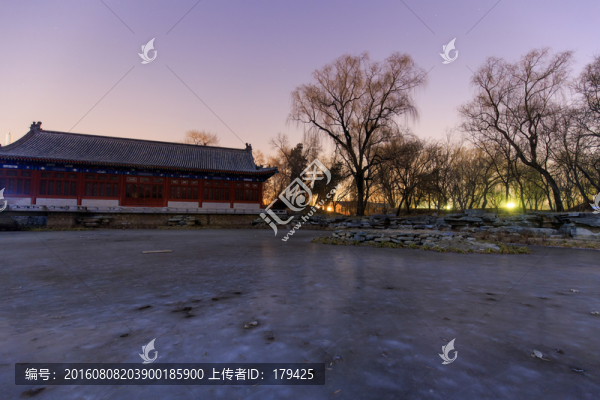 北大鳴鶴園紅湖考古教學(xué)樓夜景