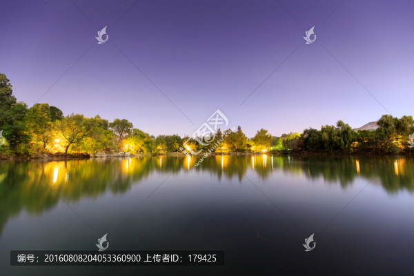 北大校園未名湖石舫夜景