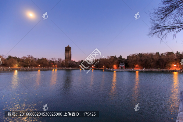 北大未名湖夜景月色