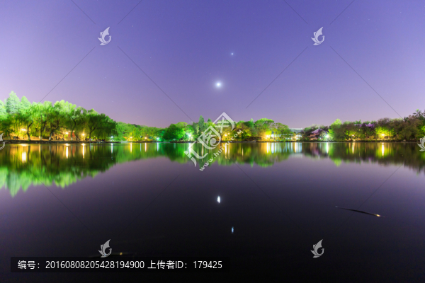 北大未名湖夜景月色
