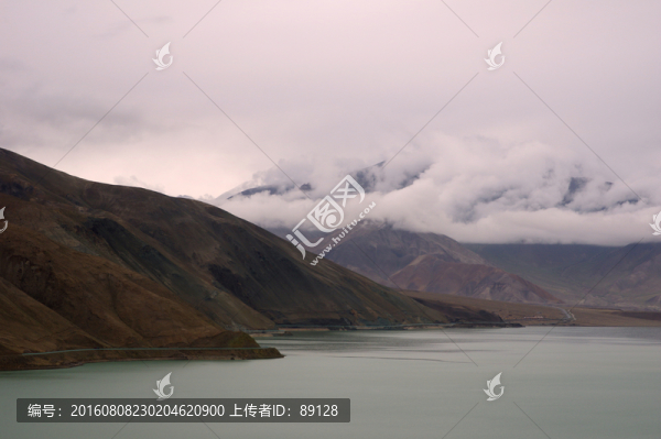 白沙湖與公格爾峰