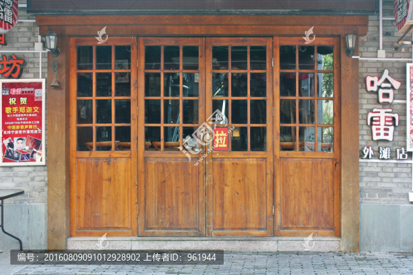 老街,木門(mén)窗