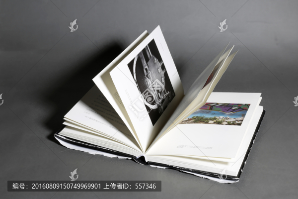 翻開的書