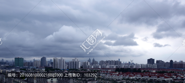 漫天密布的陰云,雨云