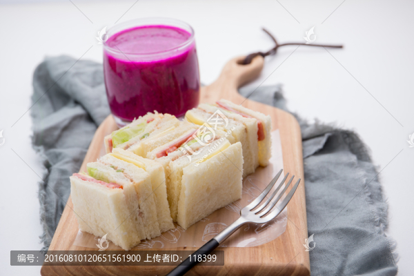火腿三文治