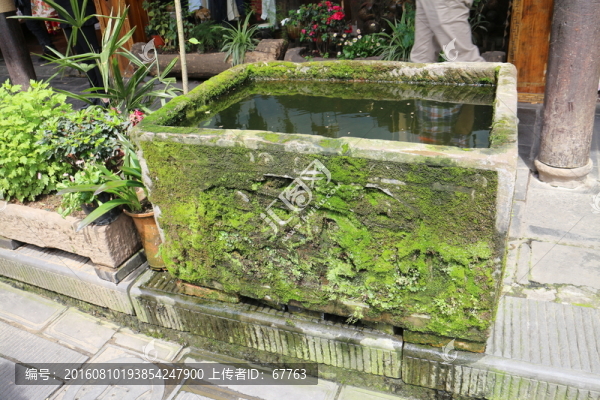 古鎮(zhèn)飲馬水缸