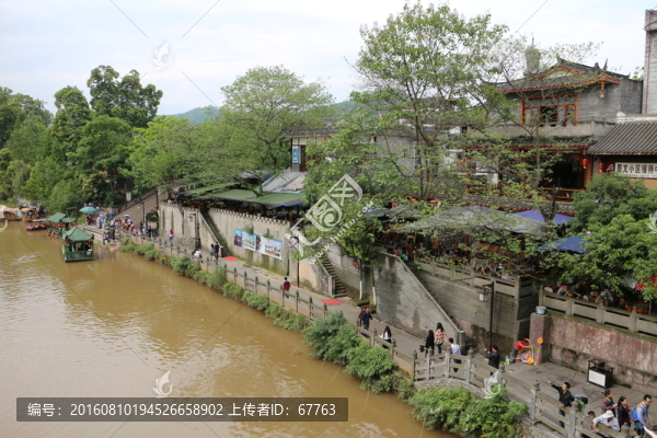 河岸景色