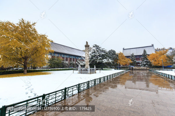 北京大學辦公樓華表雪景