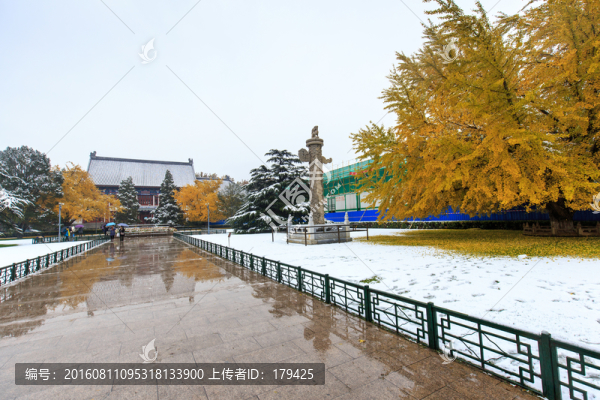 北京大學(xué)辦公樓華表雪景