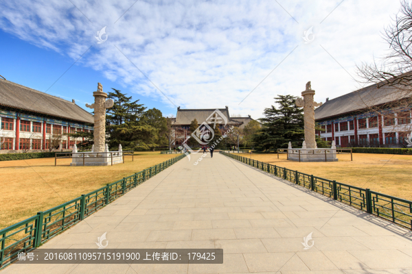 北京大學(xué)辦公樓華表