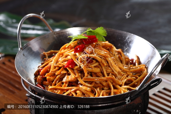 干鍋茶樹菇炒臘肉