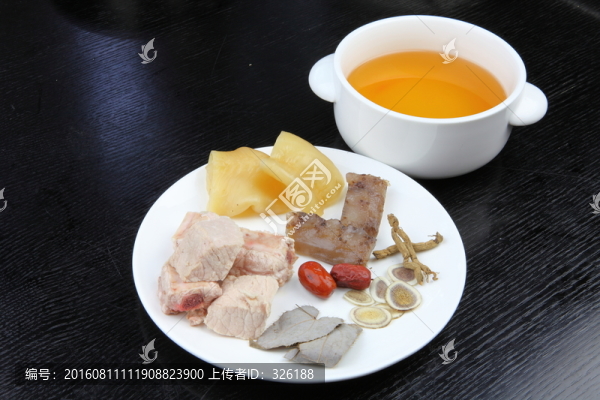 花膠筒海參瘦肉湯