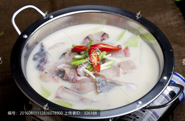 豆?jié){煮回頭魚(yú)