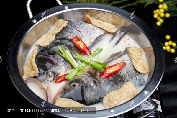 豆?jié){煮魚頭