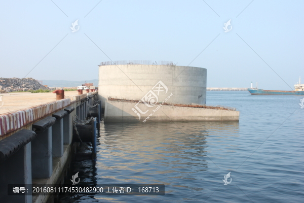 碼頭圓形沉箱