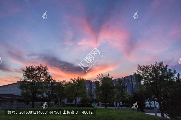 紅霞漫古城