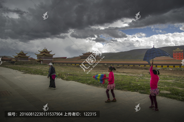 阿壩風(fēng)光建筑