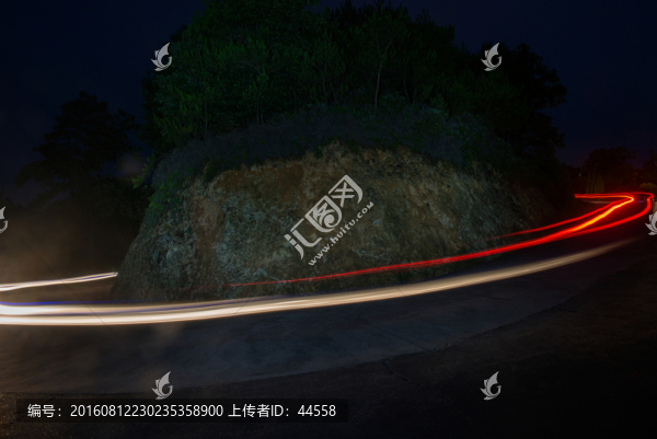 山路轉(zhuǎn)彎車軌