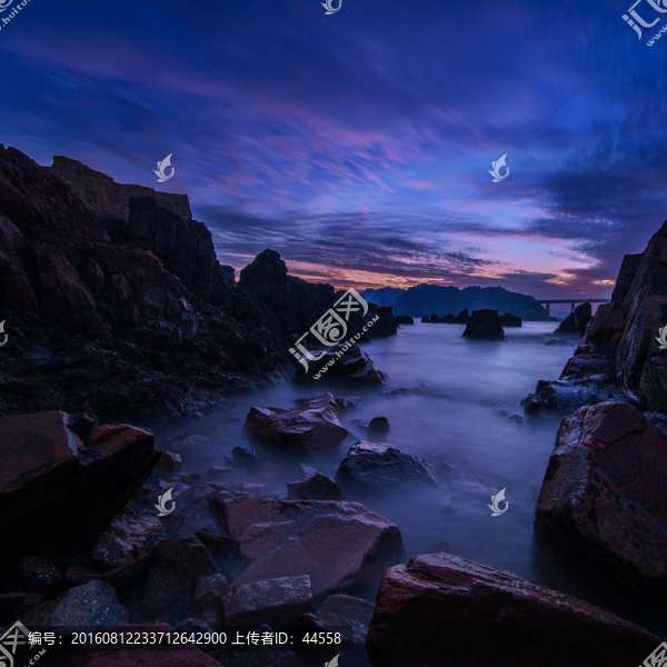 海灘礁石
