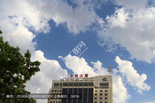 城市上空,飛機(jī)