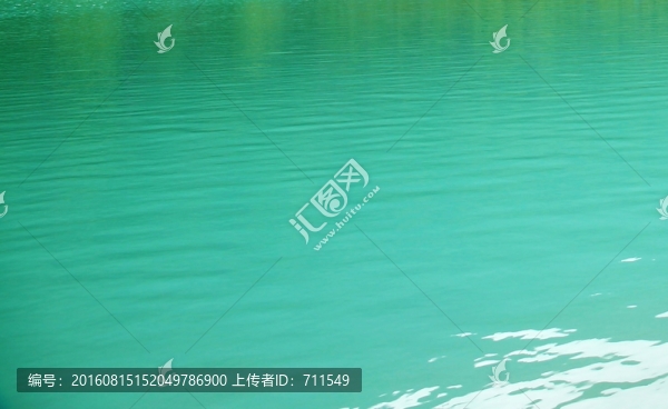 藍(lán)色湖水