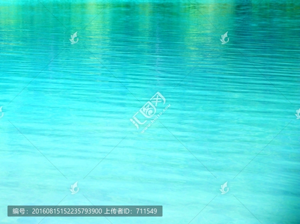 藍(lán)色湖水