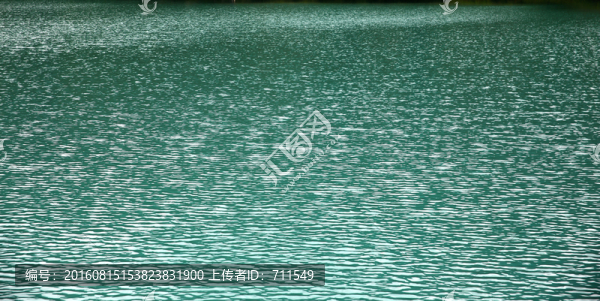 藍(lán)色湖面