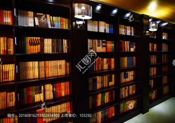 書店里的書架陳列